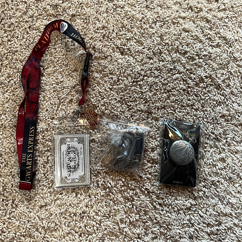 BNWT exclusive Lootcrate Harry Potter merchandise: lanyard, keychain & necklace